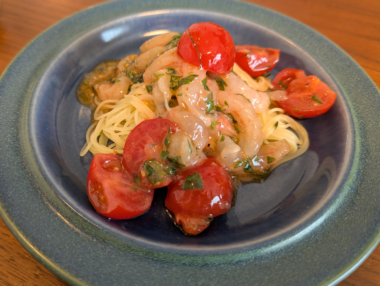 パスタ1: 甘エビとフルーツトマトのカッペリーニ